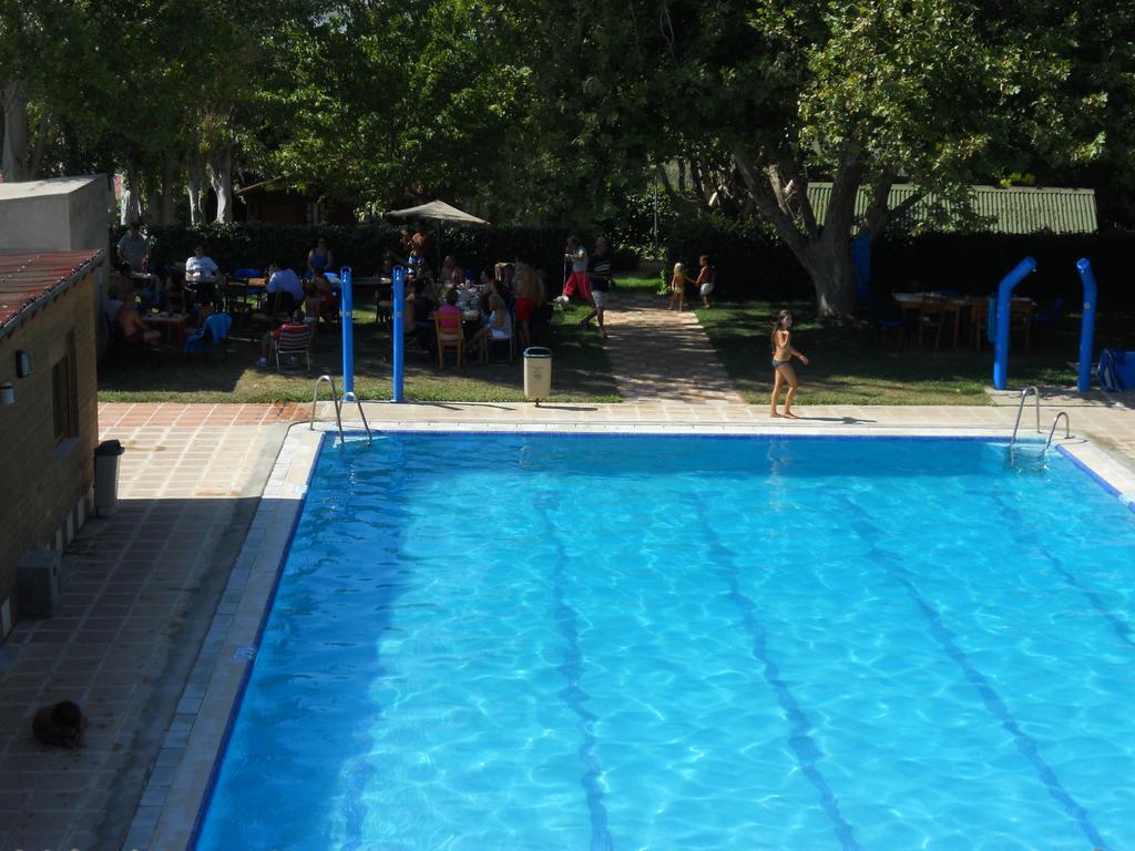 Camping Fuente De Piedra Luaran gambar