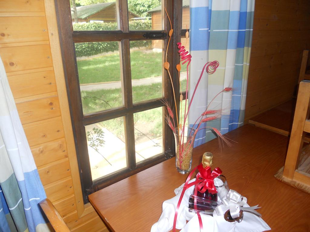 Camping Fuente De Piedra Luaran gambar