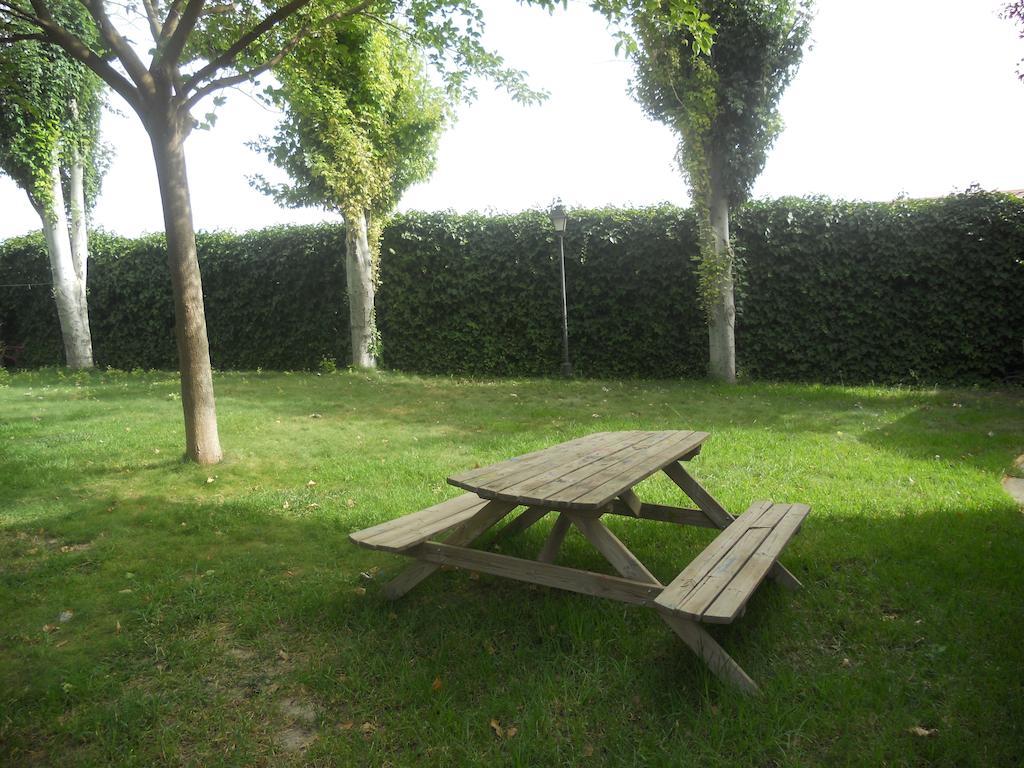 Camping Fuente De Piedra Luaran gambar