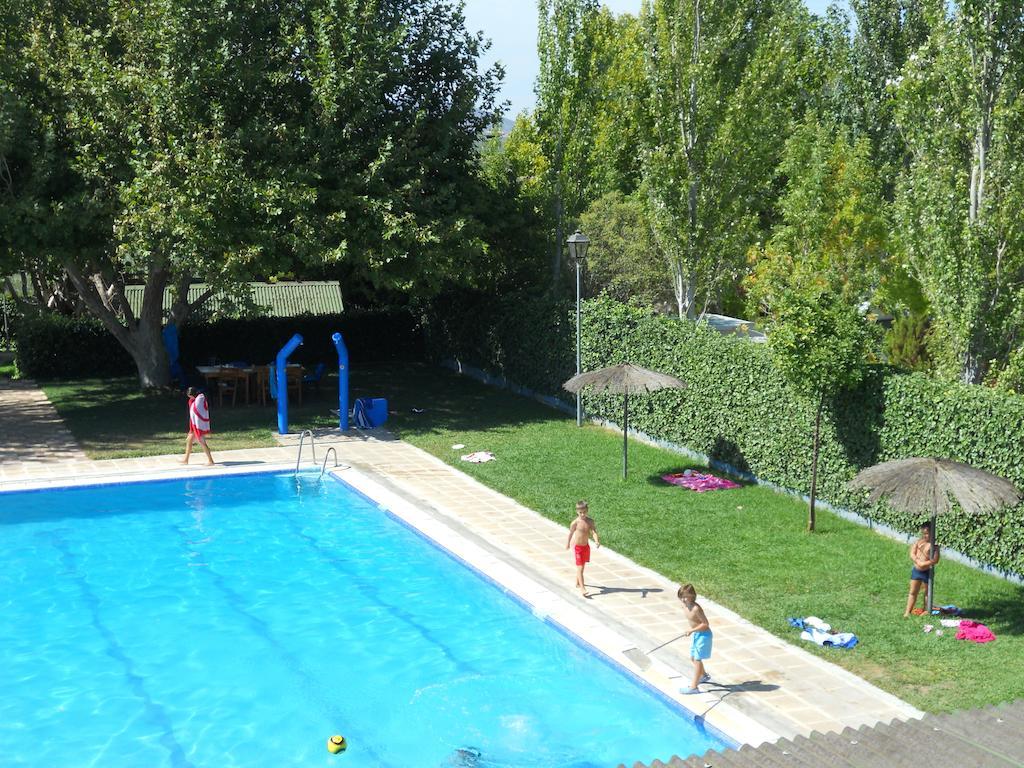 Camping Fuente De Piedra Luaran gambar