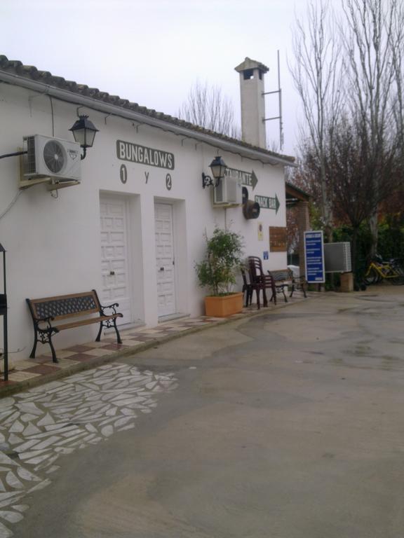 Camping Fuente De Piedra Luaran gambar